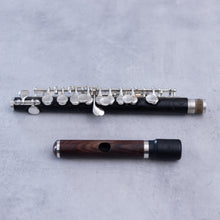 Lataa kuva Galleria-katseluun, Käytetty Burkart Professional #8139 piccolo + Mancke Kingwood ET M #1815
