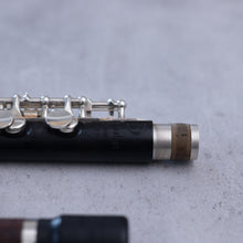 Lataa kuva Galleria-katseluun, Käytetty Burkart Professional #8139 piccolo + Mancke Kingwood ET M #1815
