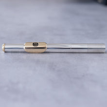 Load image into Gallery viewer, Pre-owned Mancke silver headjoint with 18K lip plate and crown, platinum riser #128
