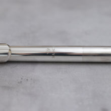 Load image into Gallery viewer, Pre-owned Mancke Silver Headjoint with Platinum Riser #310
