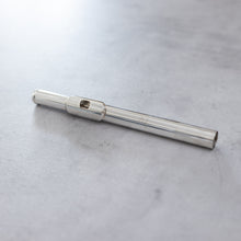 Load image into Gallery viewer, Pre-owned Mancke Silver Headjoint with Platinum Riser #310

