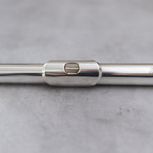 Load image into Gallery viewer, Pre-owned Mancke Silver Headjoint with Platinum Riser #310
