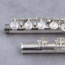 Load image into Gallery viewer, Pre-owned Yamaha 212 CCEO (includes straight &amp; curved headjoint) #N62536
