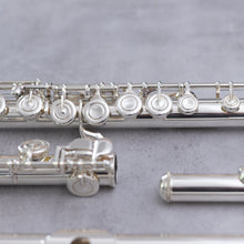 Load image into Gallery viewer, Pre-owned Yamaha 212 CCEO (includes straight &amp; curved headjoint) #N62536
